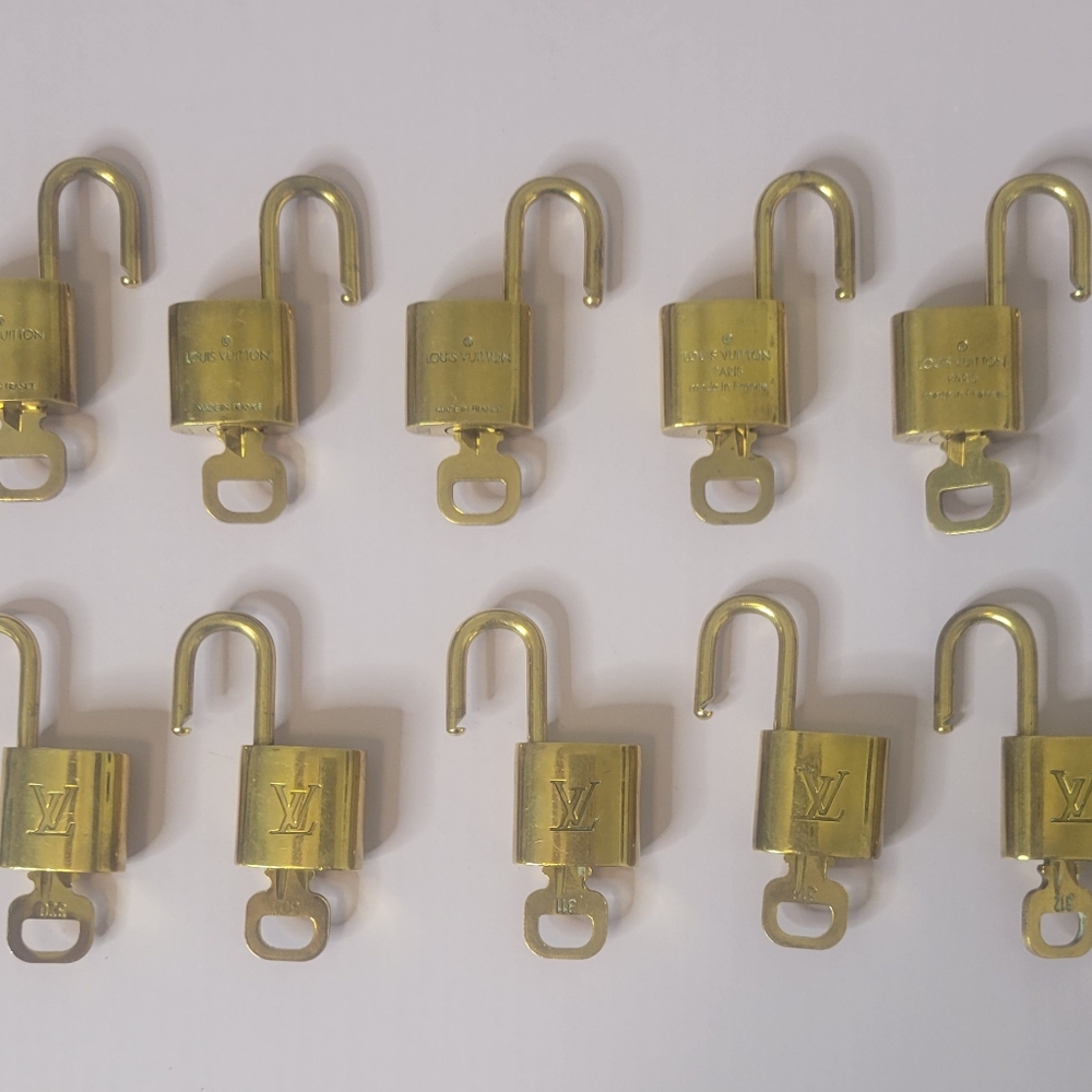 Louis Vuitton Lock & Key in Mint Condition, sold indivually - Picture 4 of 6